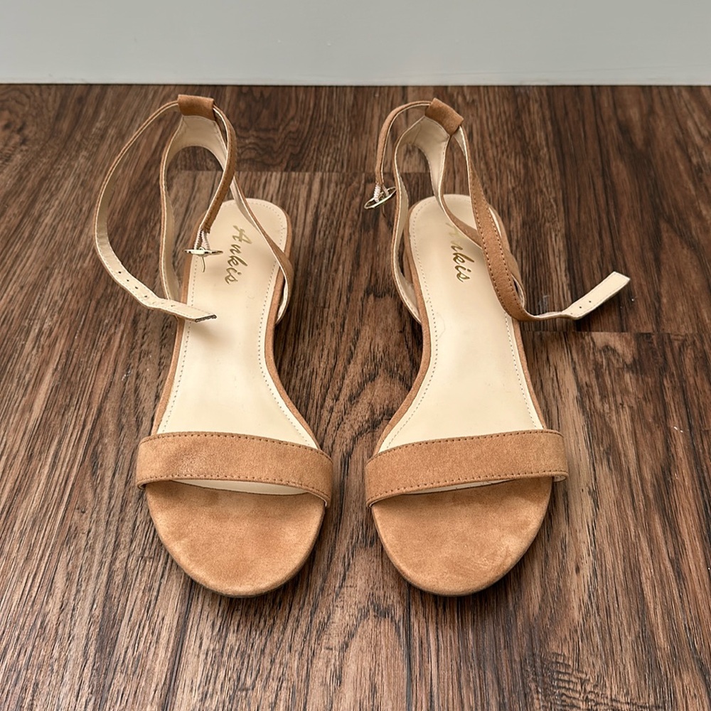 Taupe 1in block heel